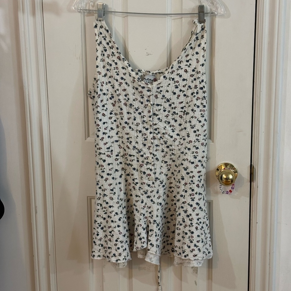 white mini 90s dress cotton like with little ditzy flowers and button up 90s y2k